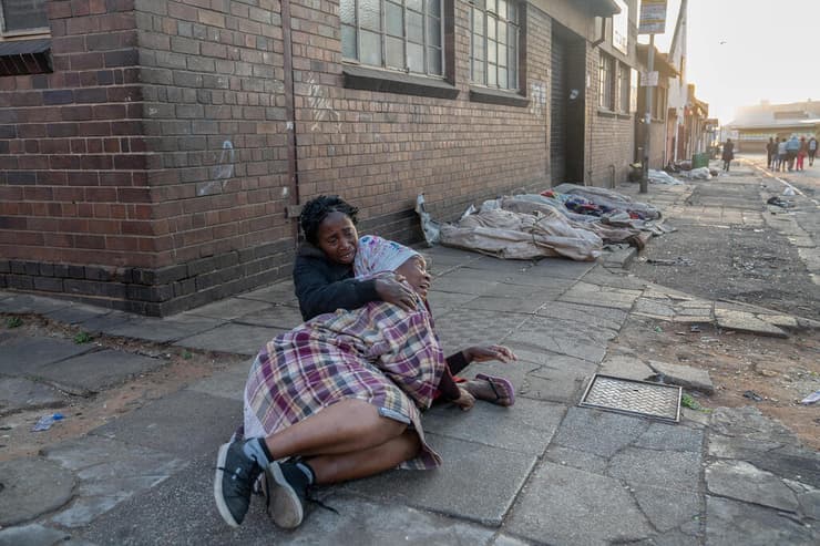 זירת שריפה בבניין שבה נספו לפחות 47 איש ב יוהנסבורג דרום אפריקה