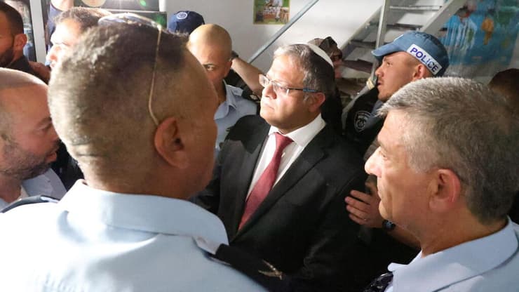 השר לביטחון לאומי איתמר בן גביר בסיור בדרום תל אביב לאחר התפרעות האריתראים