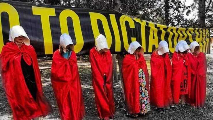 מפגינות נגד בנימין נתניהו מול ארמון הנשיאות בניקוסיה, קפיריסין