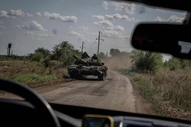 צבא אוקראינה בכפר רובוטין שבאזור זפוריז'יה 25 באוגוסט מלחמה מול רוסיה