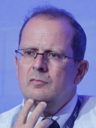רז נזרי