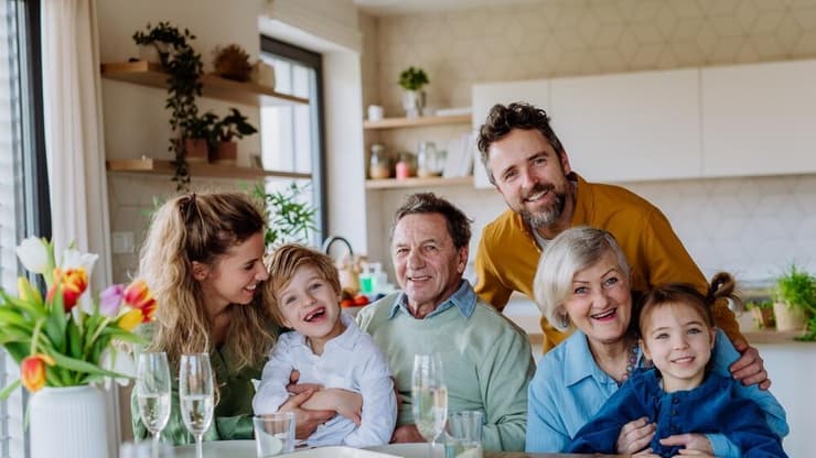 מסורת היא פרקטיקה שגורמת לנו להרגיש שאנחנו חלק מקהילה (צילום: shutterstock) מסורת משפחתית