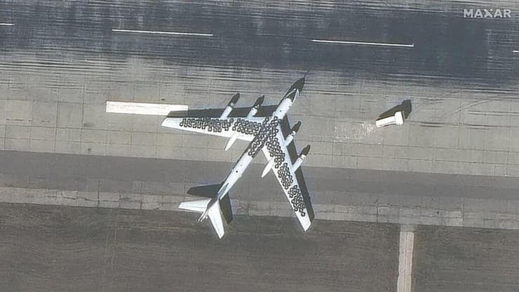 רוסיה מכסה מטוסים ב צמיגים צילום לוויין של מקסר Maxar Technologies