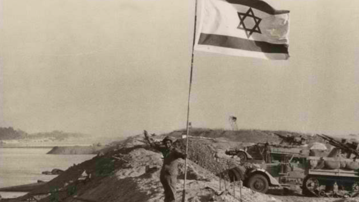 דגל ישראל בגדה המצרית של תעלת סואץ