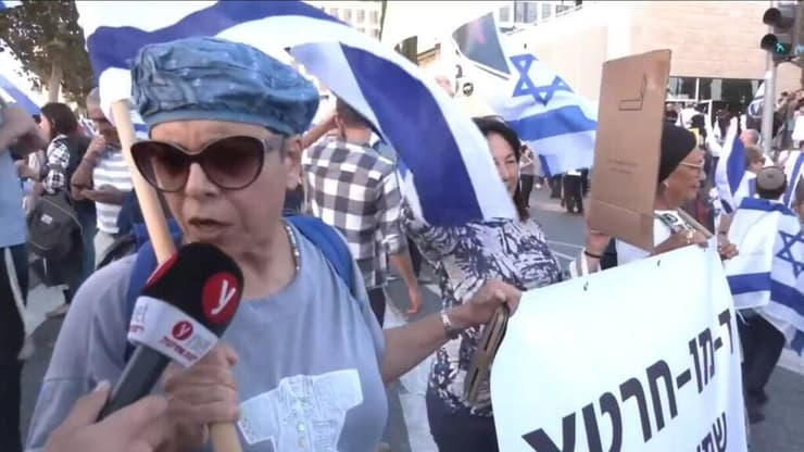 נורית מפגינה בהפגנת הימין בירושלים 
