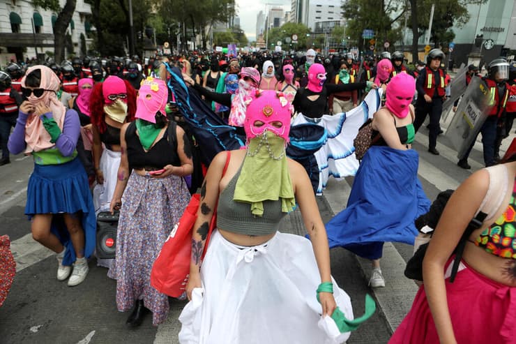 מפגינה בעד הזכות ל הפלות הפלה ב מקסיקו סיטי ב-2022 