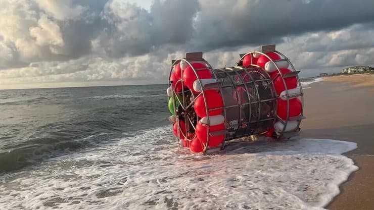 כלי שיט מאולתר שבנה רזא בלוצ'י ספורטאי איראני גולה ונתפס על ידי הרשויות ב ארה"ב ב-2021 כשניסה לחצות עמו את האוקיינוס מפלורידה עד ניו יורק