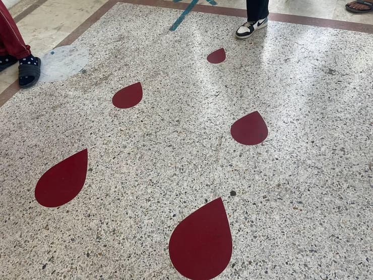 תורמים דם לנפגעי רעידת האדמה בבנק הדם במרקש, מרוקו