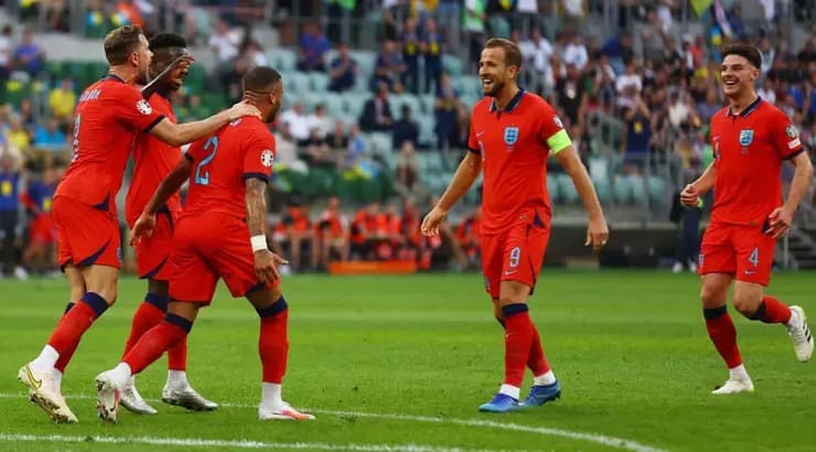 הארי קיין וקייל ווקר חוגגים בטירוף