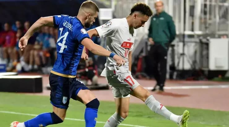 רובן וארגס שומר על הכדור