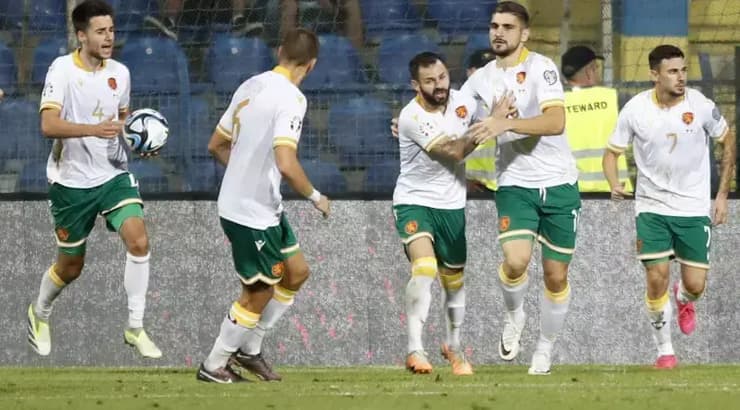 שחקני בולגריה חוגגים (רויטרס) שחקני בולגריה חוגגים