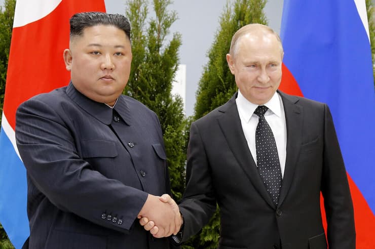 נשיא רוסיה ולדימיר פוטין קים ג'ונג און שליט צפון קוריאה בפגישה ב 2019
