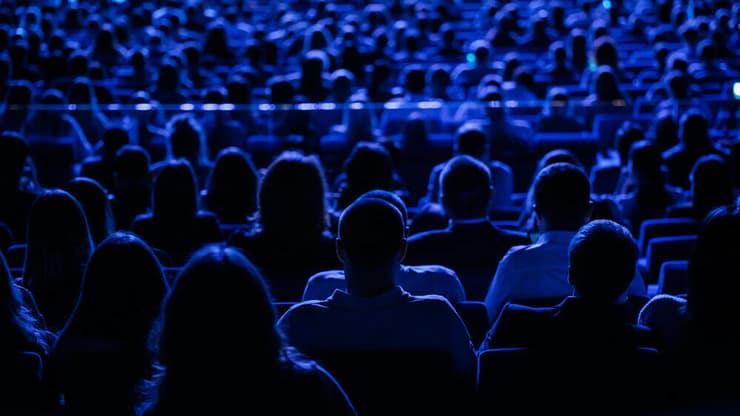  אולם קולנוע קהל אילוס אילוסטרציה