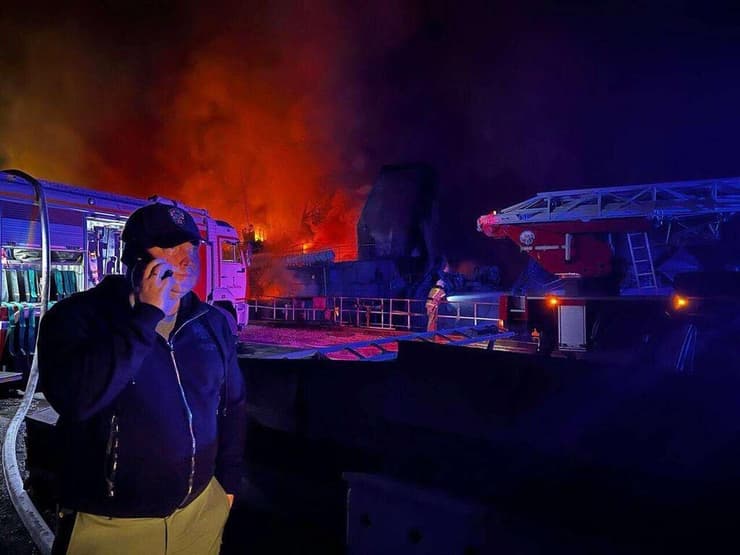 רוסיה חצי האי קרים אש ב מספנה ב נמל סבסטופול מתקפה שביצעה אוקראינה