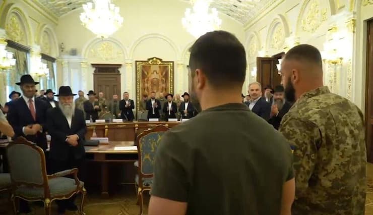 נשיא אוקראינה נפגש עם רבנים וחילק מדליות הצטיינות