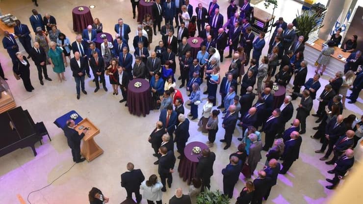 שר החוץ אלי כהן קיים הרמת כוסית חגיגית משותפת על 150 שגרירים וקונסולי כבוד מ-90 מדינות