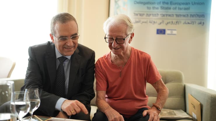 "לא נעמוד מנגד כאשר יהודים מותקפים או מוטרדים". שגריר האיחוד האירופי דימיטר טזאנצ'ב במפגש עם שורדי שואה. 