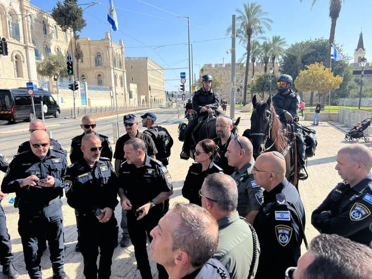 היערכות משטרתית וסיור השטח בראשות יעקב שבתאי בערב ראש השנה, ירושלים