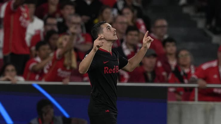 אוסקר גלוך עם שער בכורה בליגת האלופות נגד בנפיקה ליסבון