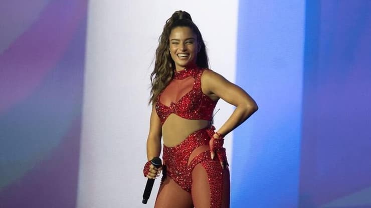 נועה קירל בפארק הירקון (צילום: רז גרוס) נועה קירל בפארק הירקון