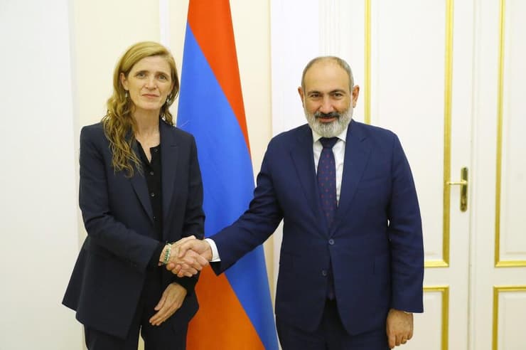 סמנתה פאוור ראש הסוכנות האמריקנית לפיתוח בינלאומי נפגשת עם ראש ממשלת ארמניה ניקול פשיניאן