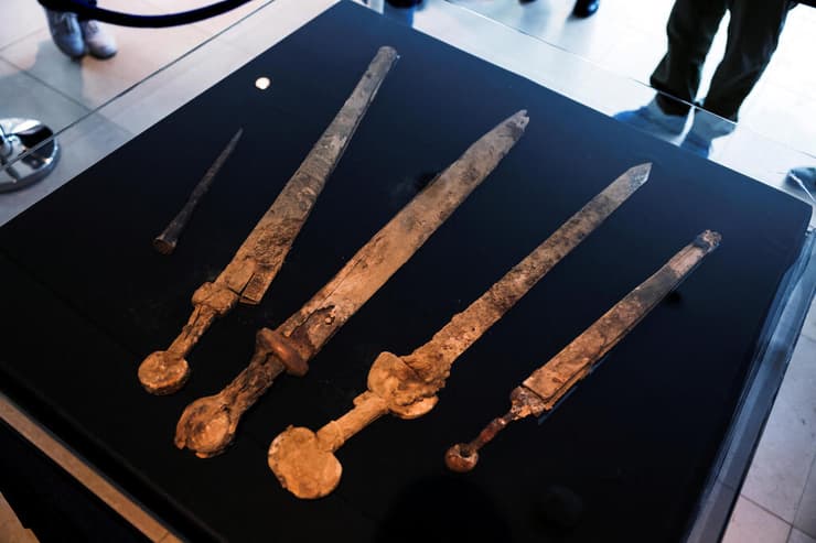 ארבעת החרבות שהתגלו בשמורת הטבע עין גדי
