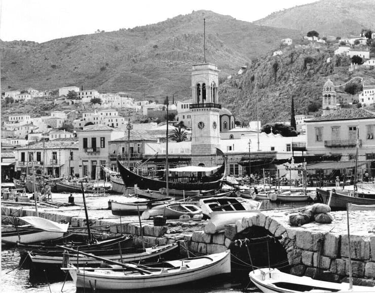 האי היווני הידרה, כהן קבע בו את ביתו בסוף שנות ה-60