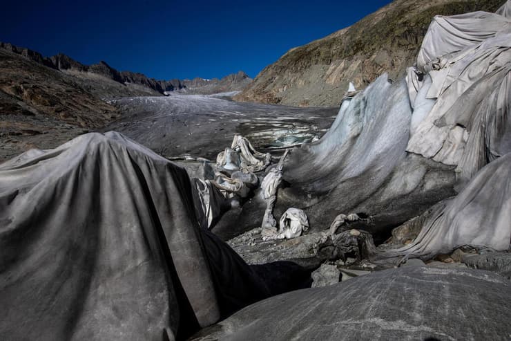 קרחון שנמס באלפים שבשוויץ