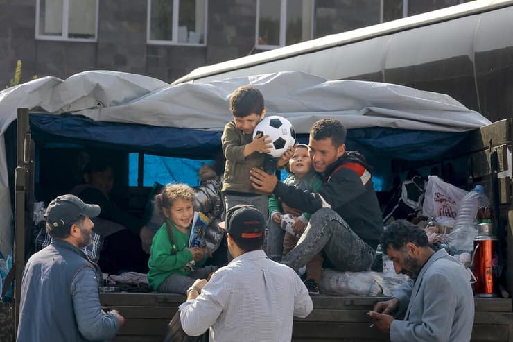 פליטים ארמנים ברחו ל ארמניה ממובלעת נגורנו-קרבאך נגורנו קרבאך ב אזרבייג'ן