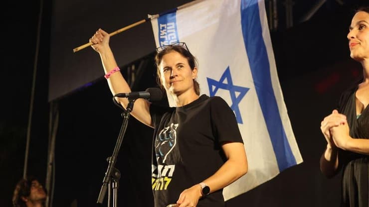 שקמה ברסלר בהפגנה בתל אביב