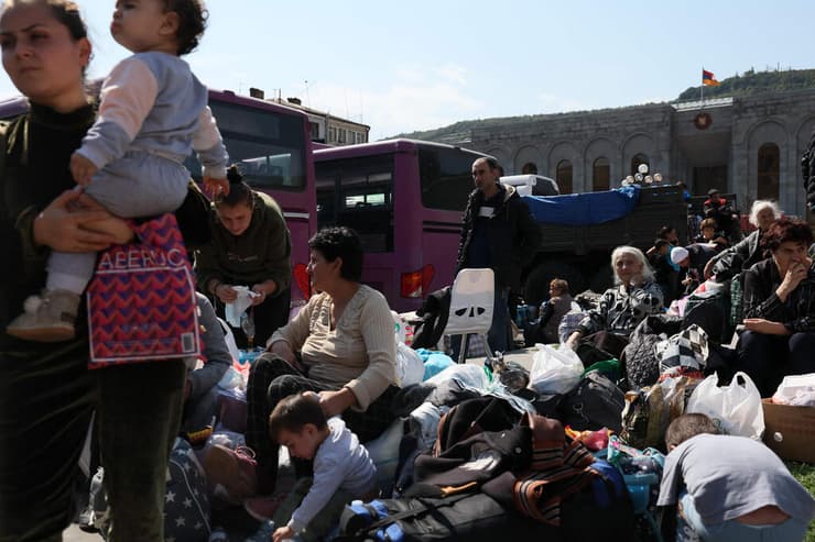 פליטים ארמנים ברחו ל ארמניה ממובלעת נגורנו-קרבאך נגורנו קרבאך ב אזרבייג'ן