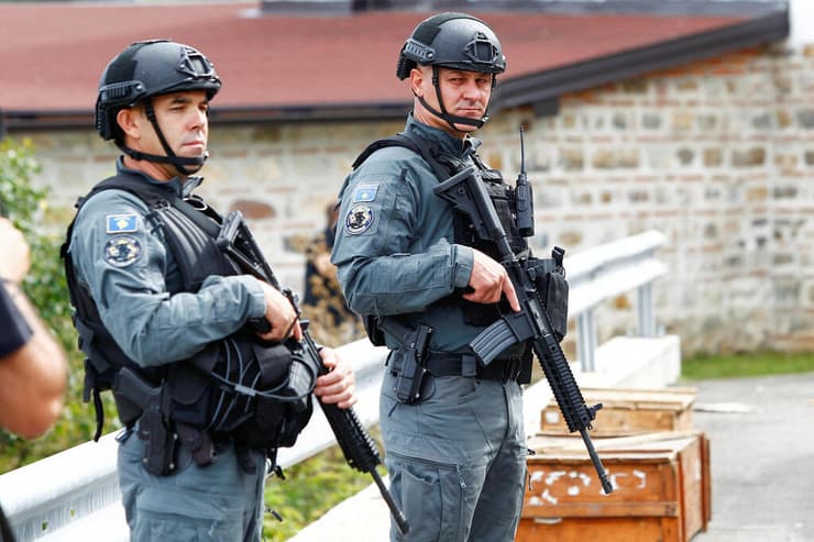 שוטרים בצפון קוסובו אחרי מתקפה של מורדים סרבים