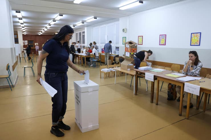 ברטיסלבה סלובקיה קלפי מצביעים בחירות