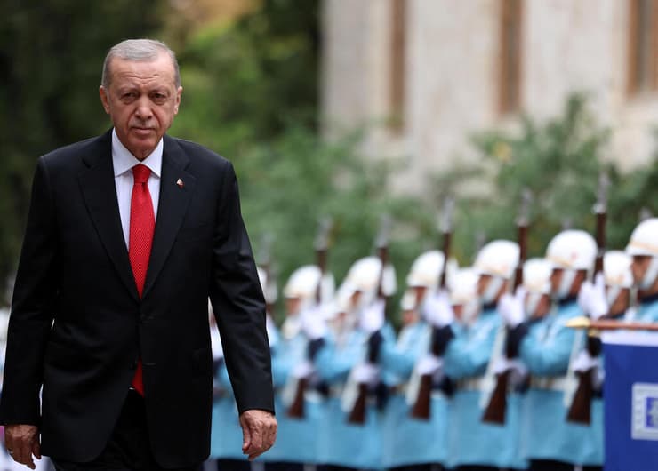 נשיא טורקיה רג'פ טאיפ ארדואן ב פרלמנט ב אנקרה שעות אחרי פיגוע שאירע בסמוך