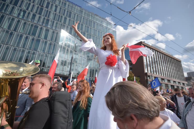 הפגנה של האופוזיציה  ב פולין ורשה לפני בחירות במדינה