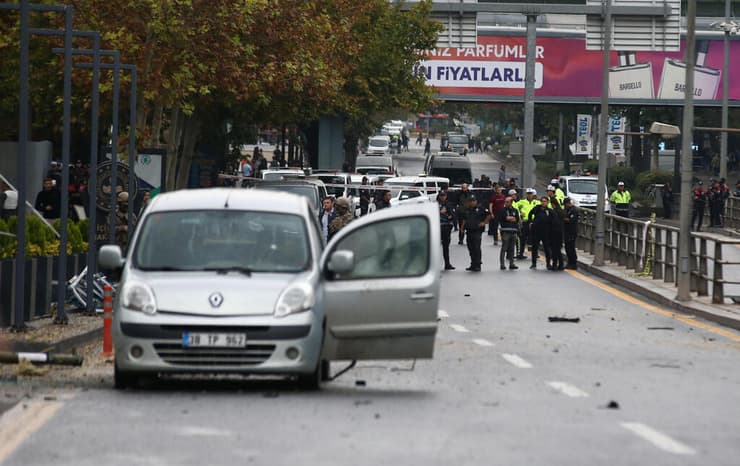 טורקיה פיצוץ ליד ה פרלמנט ב אנקרה