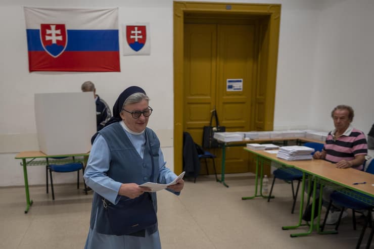 ברטיסלבה סלובקיה קלפי מצביעים בחירות