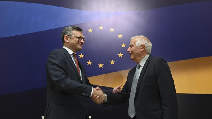 שר החוץ של אוקראינה דמיטרו קולבה שר החוץ של האיחוד האירופי ג'וזפ בורל קייב