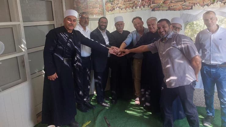 נציגי פורום מנהיגי דתות - מכל הדתות הפועלות בישראל, התכנסו היום בסוכתו של הרב יהודה דהן בכפר חסידים