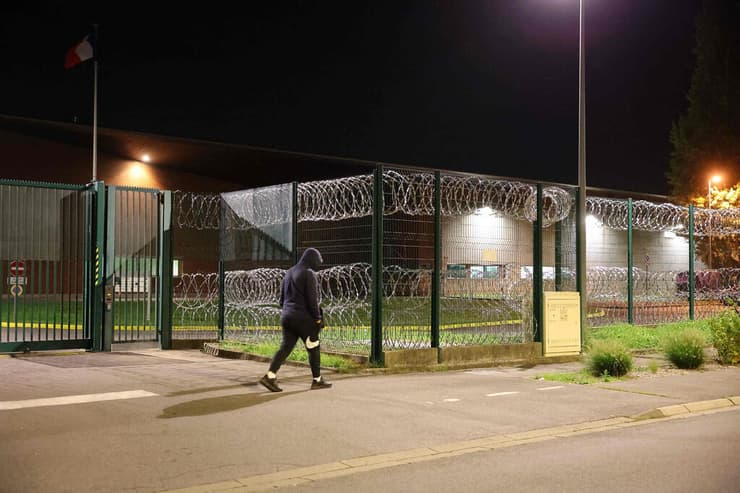 ערים ברחו מ כלא בית סוהר לנוער ב צרפת וחצו את הגבול ל בלגיה