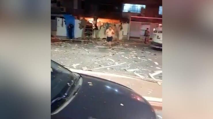 זק"א מגיעים למקום נפילת הרקטה באשקלון