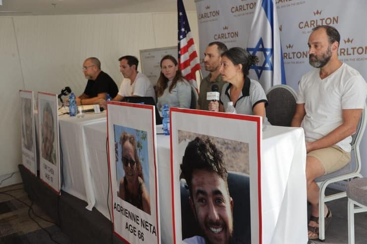 מסיבת עיתונאים של משפחות אזרחיות ארה"ב - קוראים לנשיא ג'ו ביידן לשחרר את השבויים