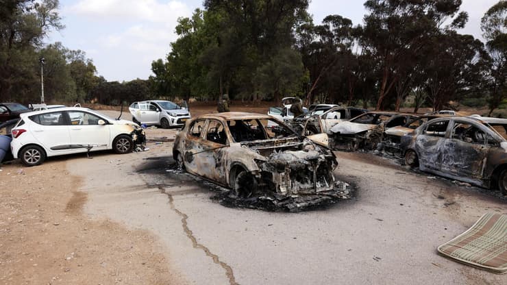 רכבים שרופים ברעים