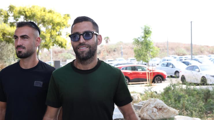 שחקן הפועל פ"ת איתי שכטר מגיע לשמח את ילדי עוטף עזה בשפיים