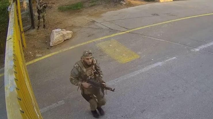 תיעוד: מחבלים יורים אל עבר אזרחים בבארי