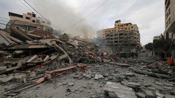 השלב השלישי - שיקום הרצועה למשך חמש שנים. הריסות בעזה (צילום: Mahmud HAMS / AFP) הריסות בעזה