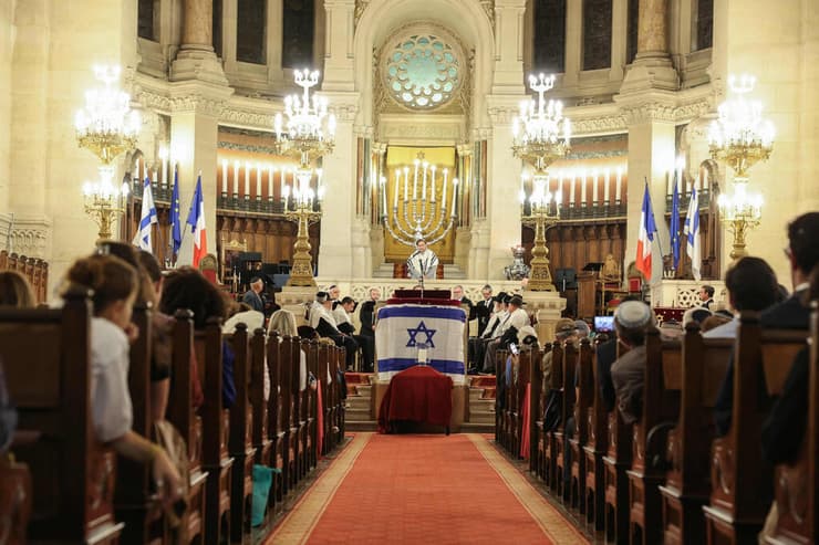 הרב משה סבג בנאום תמיכה בישראל בבית הכנסת הגדול בפריז, צרפת