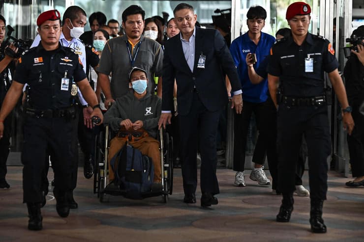 חרבות ברזל נמל תעופה בנגקוק תאילנד הגעת עובדים זרים חזרה מישראל אזרח תאילנדי ש נפצע