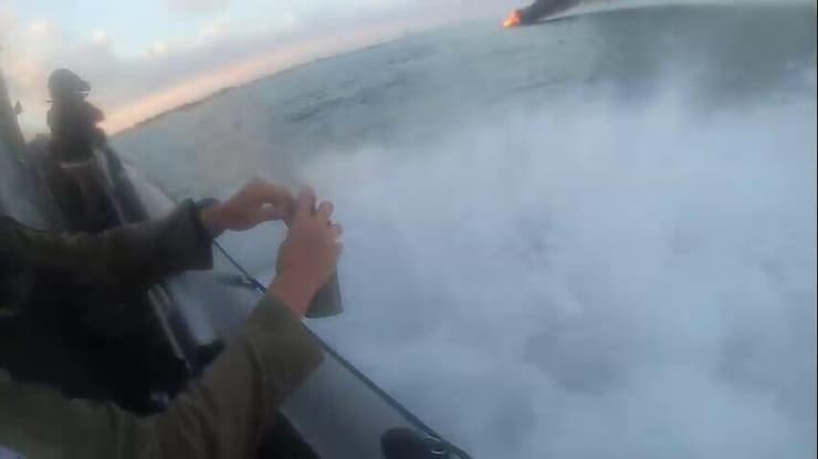  לוחמות יורות עם מאג, לוחמים משליכים פצצות עומק: הקרב של חיל הים עם מחבלי חמאס