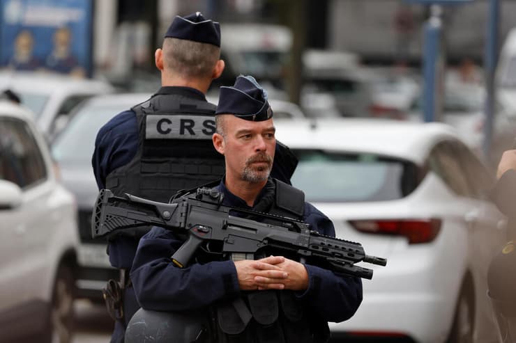 זירת פיגוע דקירה ב בית ספר בעיר אראס צרפת 